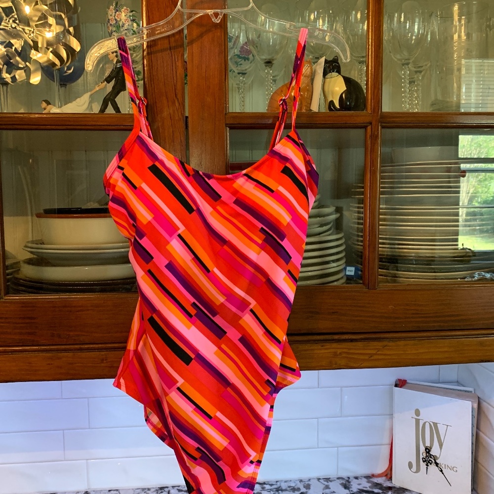 Catalina one piece swimsuit.‎ Worn once.